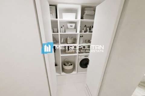3 bedrooms Apartment in Abu Dhabi, UAE No. 105922 18