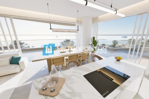 3 bedrooms Apartment in Abu Dhabi, UAE No. 105922 9