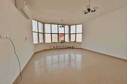 5 bedrooms Villa in Al Markhaniya, UAE No. 86360 17