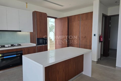 5 bedrooms Villa in Abu Dhabi, UAE No. 83196 13