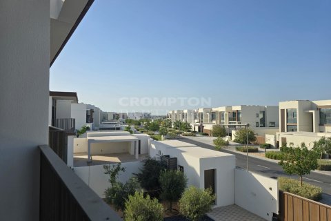 5 bedrooms Villa in Abu Dhabi, UAE No. 83196 1