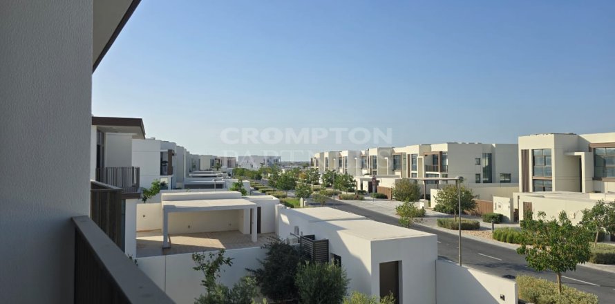 5 bedrooms Villa in Abu Dhabi, UAE No. 83196