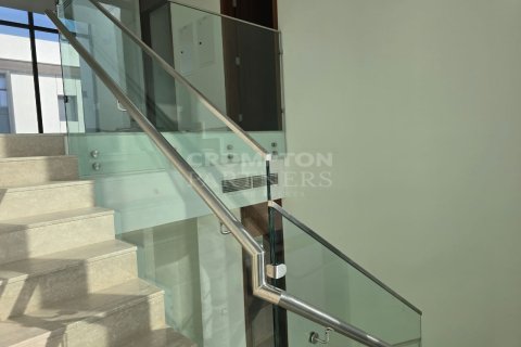 5 bedrooms Villa in Abu Dhabi, UAE No. 83196 8