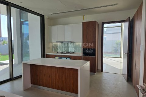 5 bedrooms Villa in Abu Dhabi, UAE No. 83196 12