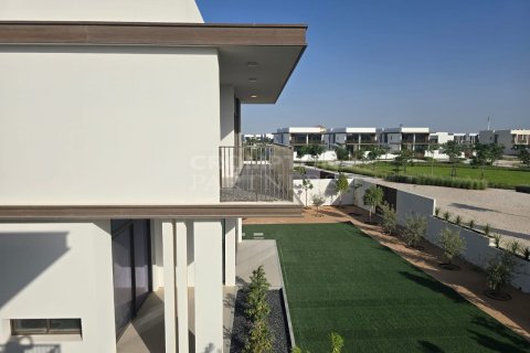 5 bedrooms Villa in Abu Dhabi, UAE No. 83196 9