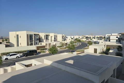 5 bedrooms Villa in Abu Dhabi, UAE No. 83196 4