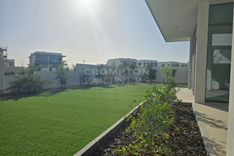 5 bedrooms Villa in Abu Dhabi, UAE No. 83196 3