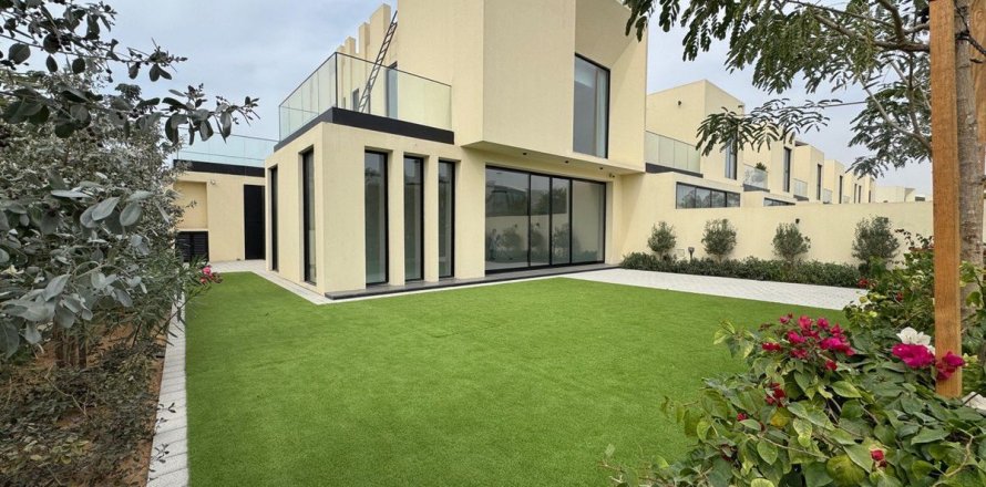 Commercial property de 3 dormitorios en Al Zorah, UAE No. 79534