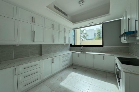 Commercial property de 3 dormitorios en Al Zorah, UAE No. 79534 7