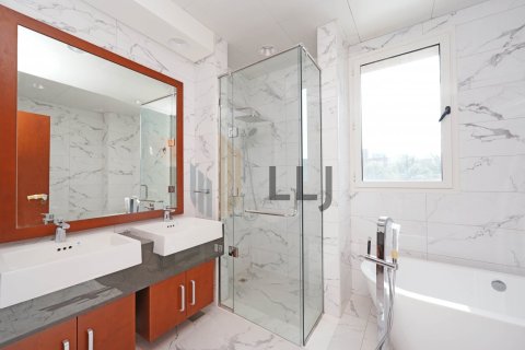 7 bedrooms Villa in Abu Dhabi, UAE No. 46893 17