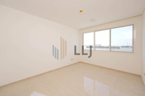 7 bedrooms Villa in Abu Dhabi, UAE No. 46893 20