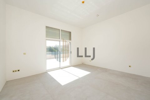 7 bedrooms Villa in Abu Dhabi, UAE No. 46893 16