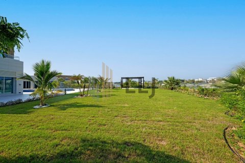 7 bedrooms Villa in Abu Dhabi, UAE No. 46893 24