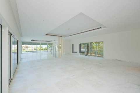 7 bedrooms Villa in Abu Dhabi, UAE No. 46893 6
