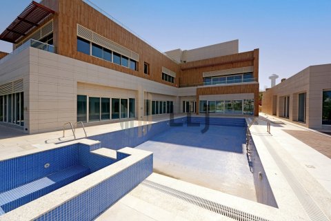 7 bedrooms Villa in Abu Dhabi, UAE No. 46893 1