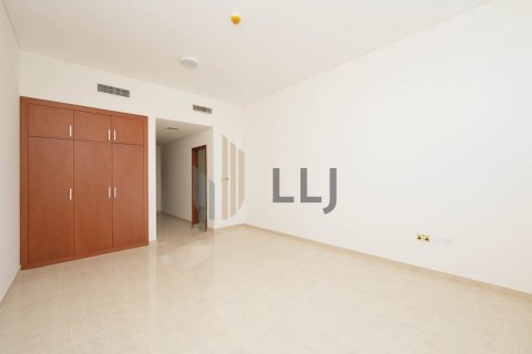 7 bedrooms Villa in Abu Dhabi, UAE No. 46893 21
