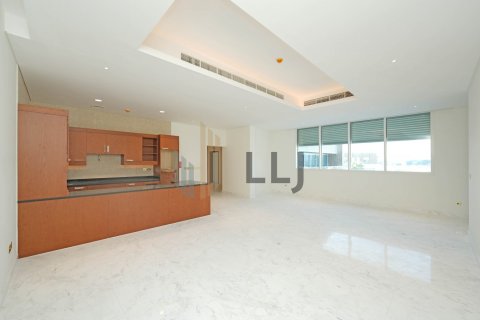 7 bedrooms Villa in Abu Dhabi, UAE No. 46893 8
