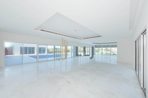 7 bedrooms Villa in Abu Dhabi, UAE No. 46893 5