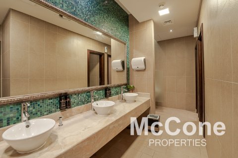 72.65مربع، محل تجاري في Sheikh Zayed Road, الإمارات العربية المتحدة رقم 74200 11