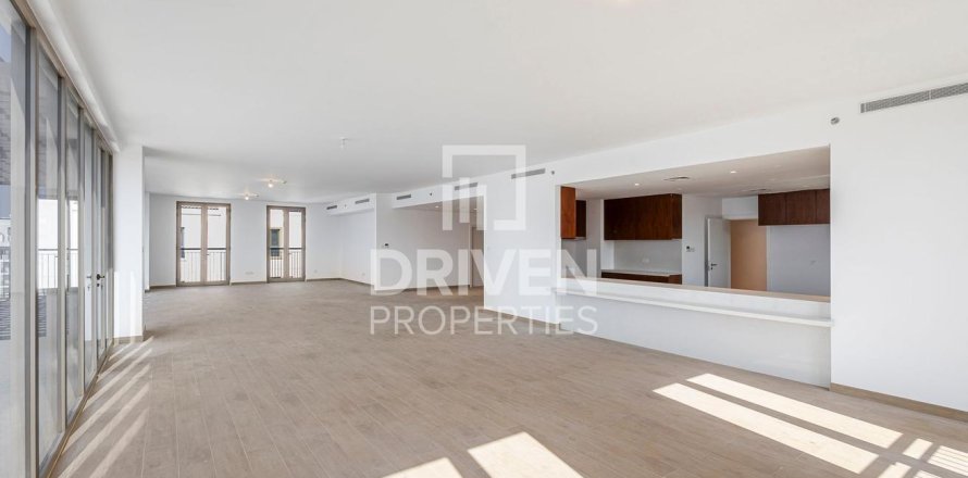 Penthouse de 5 dormitorios en La Mer, UAE No. 85480