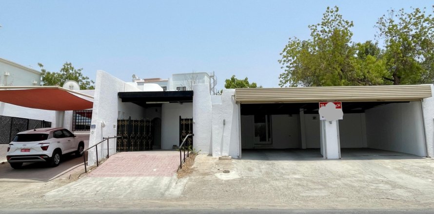 Villa de 3 dormitorios en Muscat, Oman No. 98811