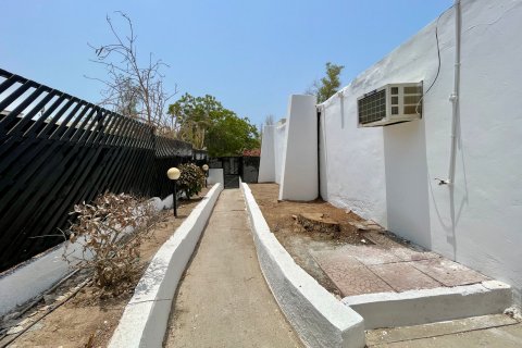 Villa de 3 dormitorios en Muscat, Oman No. 98811 11