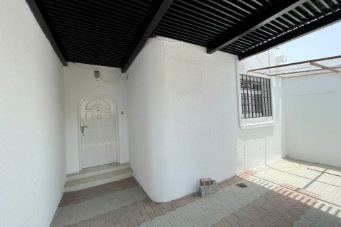 Villa de 3 dormitorios en Muscat, Oman No. 98811 12