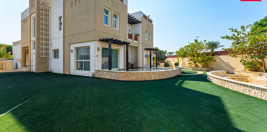 Villa de 5 dormitorios en Dubai, UAE No. 88912