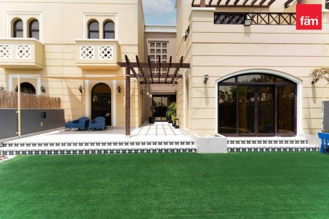 Townhouse de 4 dormitorios  No. 107264 2