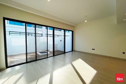 5 bedrooms Townhouse in Dubai, UAE No. 105796 3