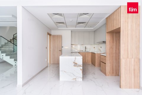 Villa de 5 dormitorios No. 103909 2