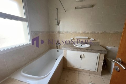 3 bedrooms Villa in Doha, Qatar No. 58079 4