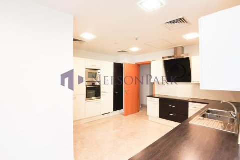 3 bedrooms Apartment in Doha, Qatar No. 58080 7