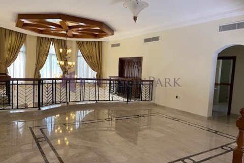 Villa de 5 chambres à Doha, Qatar No. 58383 6