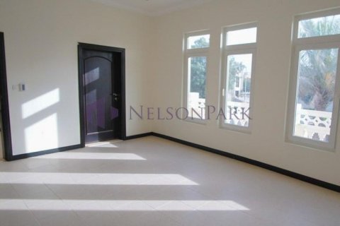 5 bedrooms Villa in Doha, Qatar No. 58384 8