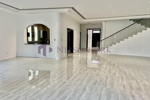 5 bedrooms Villa in Doha, Qatar No. 58384 3