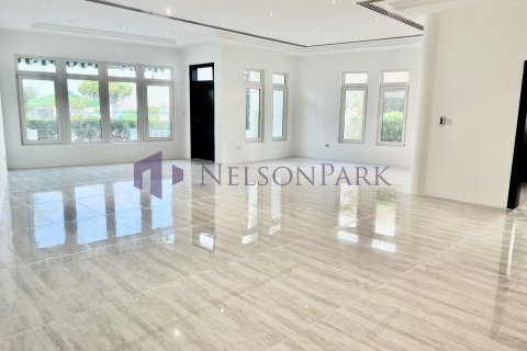 5 bedrooms Villa in Doha, Qatar No. 58384 2