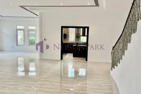 5 bedrooms Villa in Doha, Qatar No. 58384 4