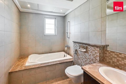 Villa de 4 dormitorios en Dubai, UAE No. 104108 20