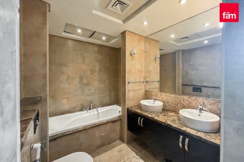 Villa de 4 dormitorios en Dubai, UAE No. 104108 18