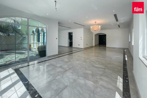 Villa de 4 dormitorios en Dubai, UAE No. 104108 2