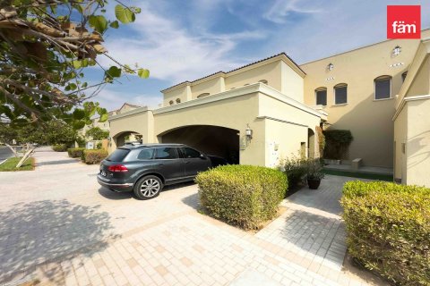 Villa de 2 dormitorios en Dubai, UAE No. 104047 1
