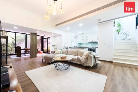 Villa de 2 dormitorios en Dubai, UAE No. 104047 3