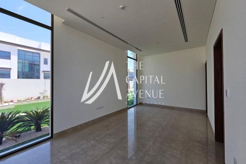5 bedrooms Villa in Abu Dhabi, UAE No. 86805 22