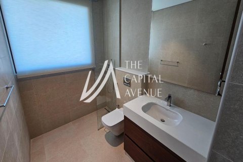 5 bedrooms Villa in Abu Dhabi, UAE No. 86805 16