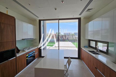 5 bedrooms Villa in Abu Dhabi, UAE No. 86805 9