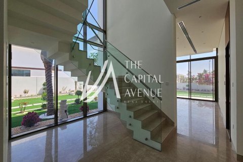 5 bedrooms Villa in Abu Dhabi, UAE No. 86805 11