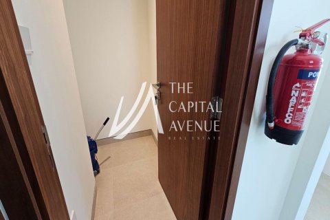5 bedrooms Villa in Abu Dhabi, UAE No. 86805 6