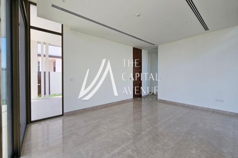 5 bedrooms Villa in Abu Dhabi, UAE No. 86805 12