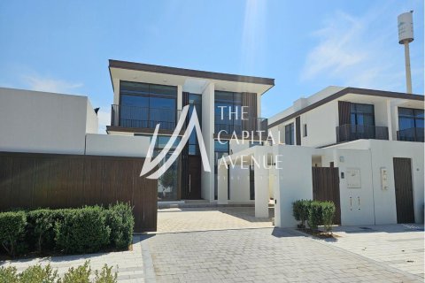 5 bedrooms Villa in Abu Dhabi, UAE No. 86805 1